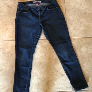 Woman’s modern skinny denizen jeans